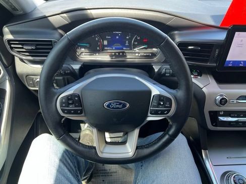 Used 2021 Ford Explorer XLT w/ Equipment Group 202A AWD/4WD image 22