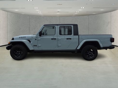 Used 2023 Jeep Gladiator Willys image 6