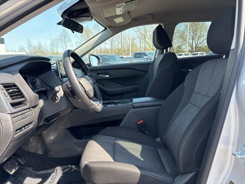 Used 2025 Nissan Rogue SV image 9