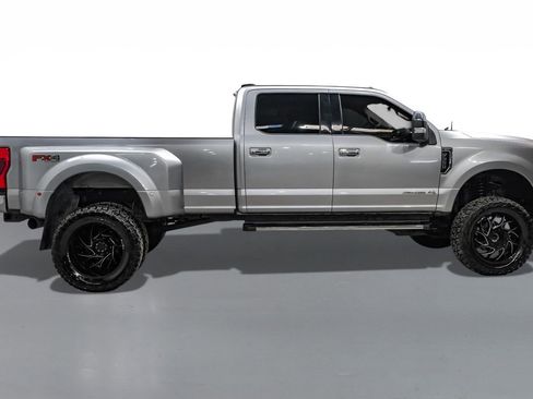 Used 2021 Ford F350 XLT w/ XLT Premium Package image 5