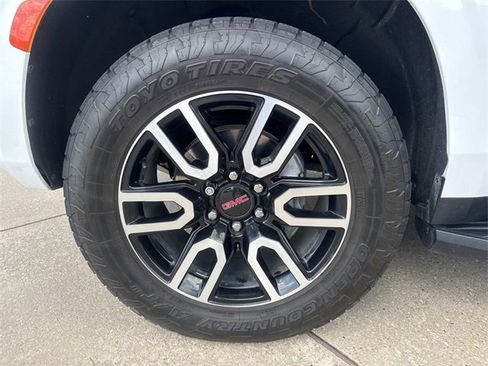 Used 2023 GMC Yukon AT4 w/ Technology Package image 9