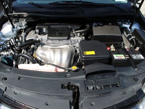 Used 2015 Toyota Camry SE FWD image 35
