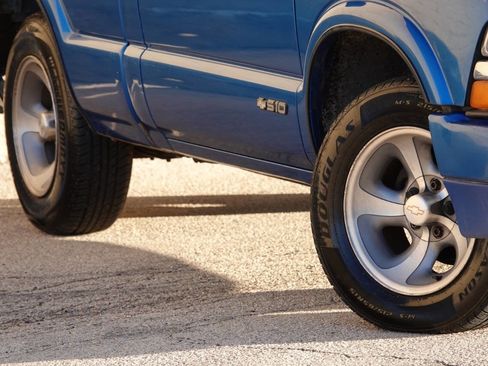 Used 2000 Chevrolet S10 Pickup LS w/ Preferred Equipment Group image 26