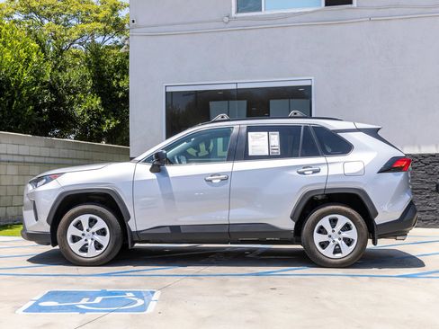 Used 2021 Toyota RAV4 LE w/ Carpet Mat Package (TMS) FWD image 9