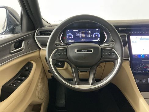 Used 2023 Jeep Grand Cherokee L Limited image 16