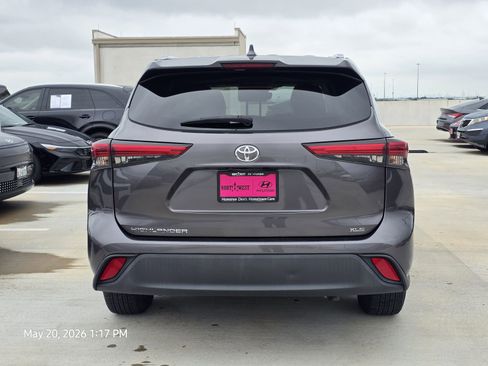 Used 2021 Toyota Highlander XLE FWD image 7
