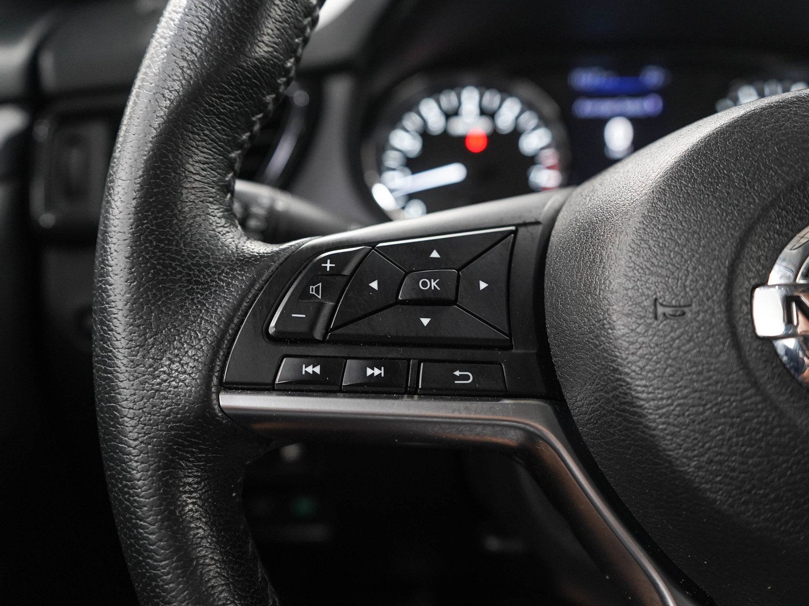 Used 2019 Nissan Rogue SV AWD/4WD image 25