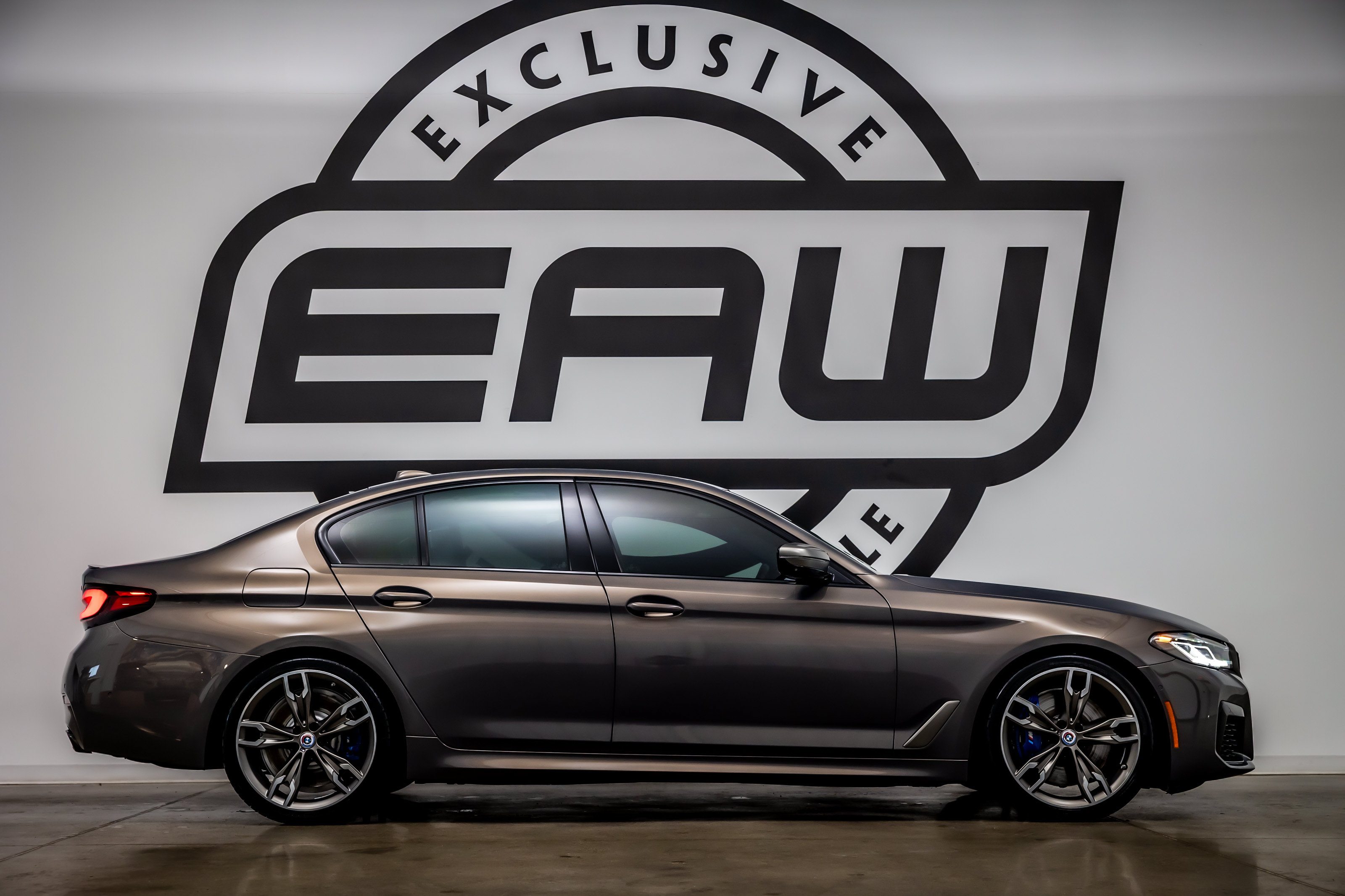 Used 2023 BMW M550i xDrive w/ Dynamic Handling Package AWD/4WD image 9