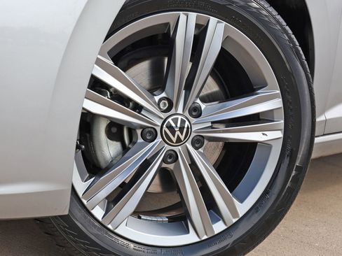 Used 2024 Volkswagen Jetta SE FWD image 13