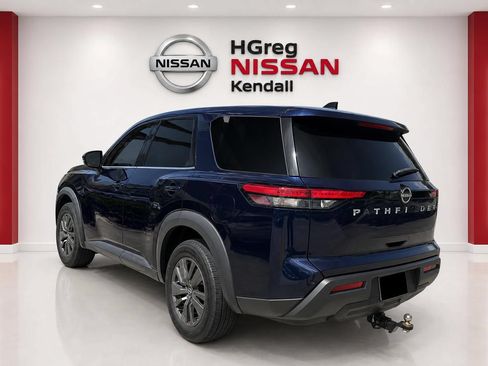 Used 2022 Nissan Pathfinder S FWD image 2