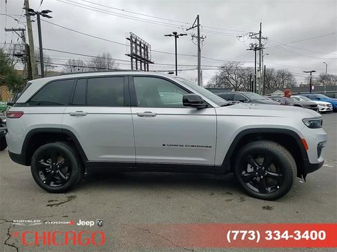 Certified 2025 Jeep Grand Cherokee Limited w/ Black Appearance Package image 4