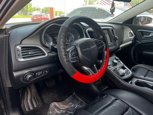 Used 2016 Chrysler 200 Limited image 5