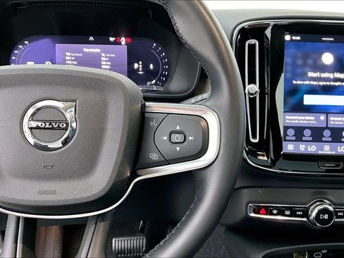 Used 2023 Volvo XC40 B5 Plus w/ Protection Package Premier AWD/4WD image 27