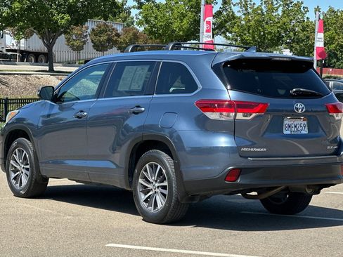 Used 2017 Toyota Highlander XLE AWD/4WD image 6