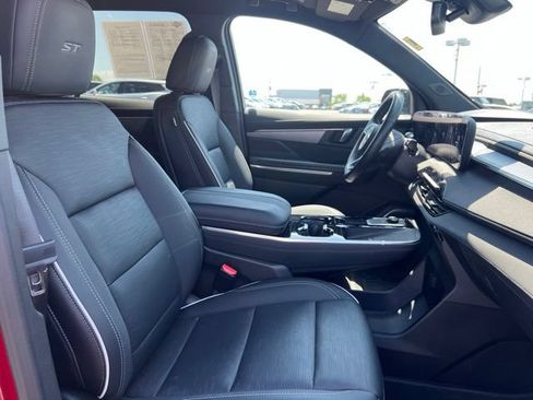 Used 2025 Buick Enclave Sport Touring w/ Trailering Package, 5000 lbs. AWD/4WD image 13
