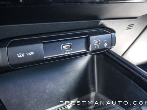 Used 2025 Kia Niro EX image 37