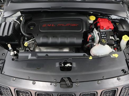 Used 2019 Jeep Compass Latitude FWD image 34