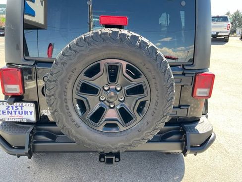 Used 2016 Jeep Wrangler Unlimited Sahara AWD/4WD image 23
