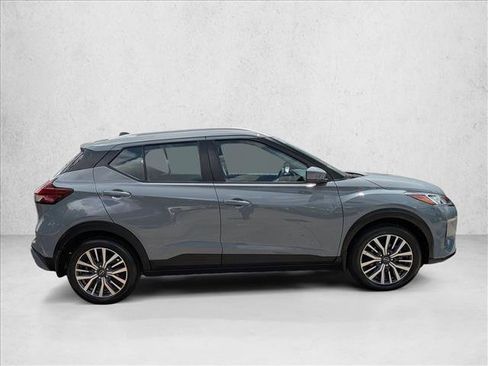 Used 2022 Nissan Kicks SV FWD image 4