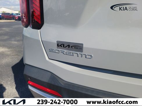 Certified 2024 Kia Sorento SX FWD image 10