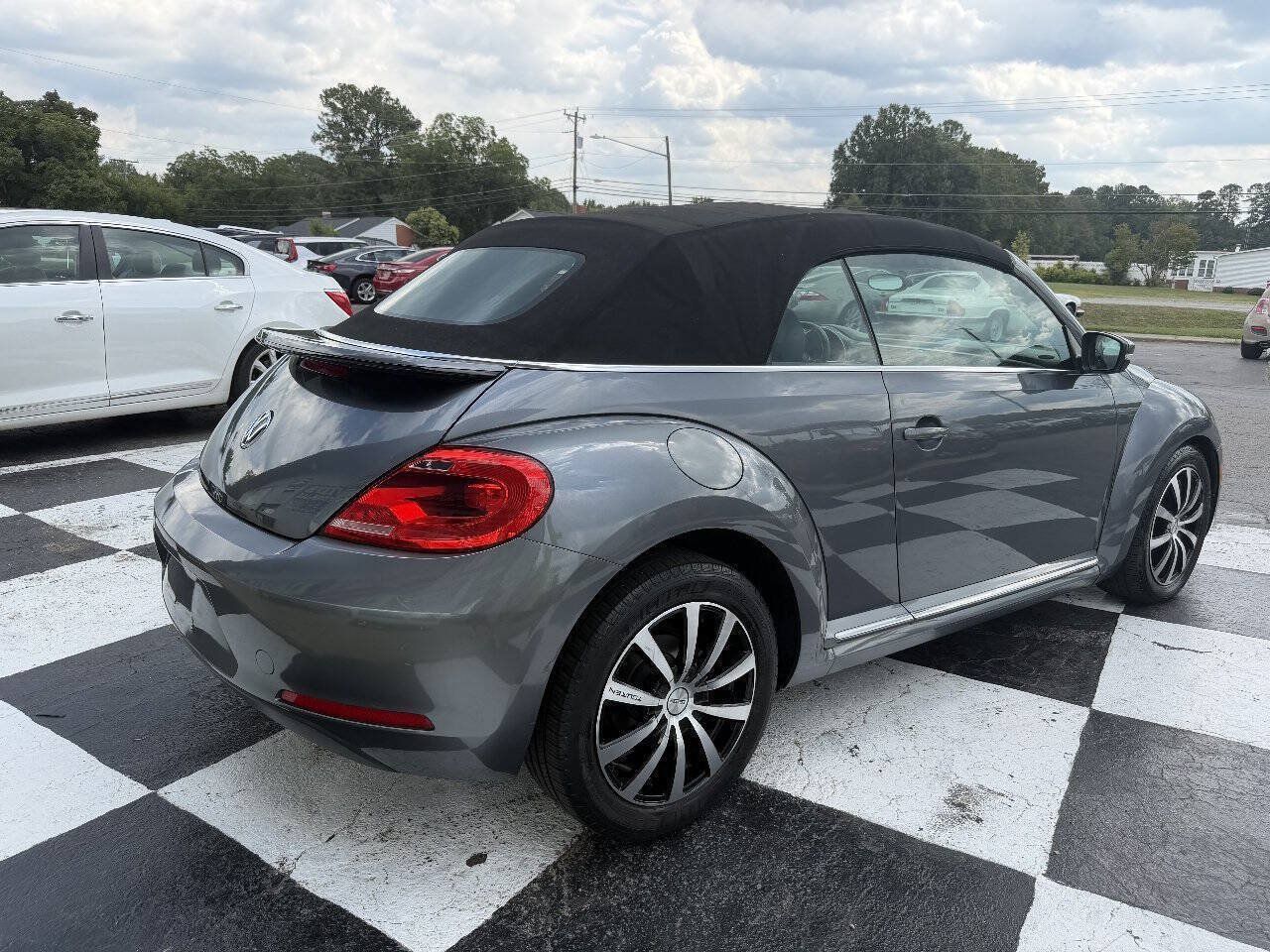 Used 2015 Volkswagen Beetle 1.8T FWD image 5