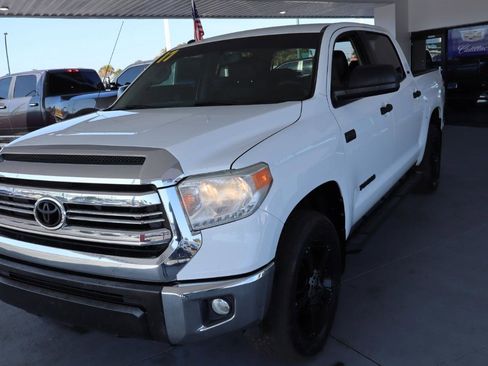 Used 2017 Toyota Tundra SR5 w/ SR5 Upgrade Package AWD/4WD image 12