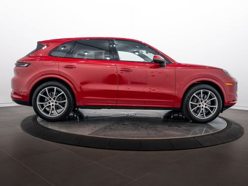 Certified 2026 Porsche Cayenne AWD/4WD image 8