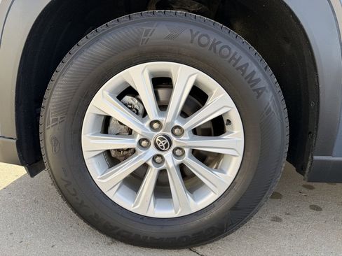 Certified 2024 Toyota Grand Highlander XLE image 30