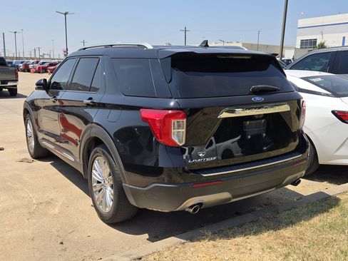 Used 2021 Ford Explorer Limited w/ Equipment Group 301A RWD image 4