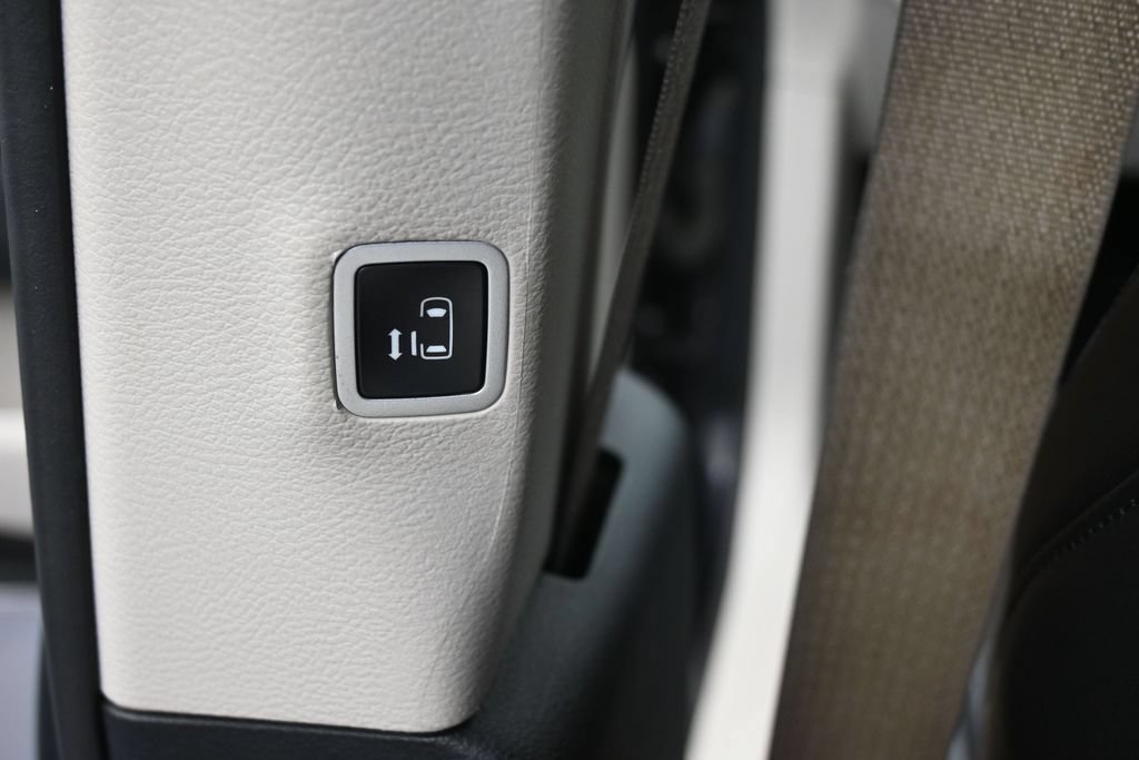 Used 2023 Chrysler Pacifica Touring-L FWD image 26