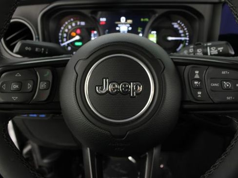 Used 2025 Jeep Wrangler Unlimited Rubicon 4xe w/ Convenience Group AWD/4WD image 12