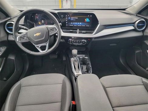 Certified 2024 Chevrolet Trax LT w/ Driver Confidence Package image 17