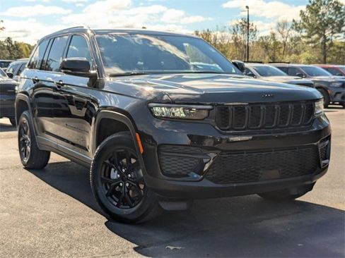 New 2025 Jeep Grand Cherokee Altitude image 2