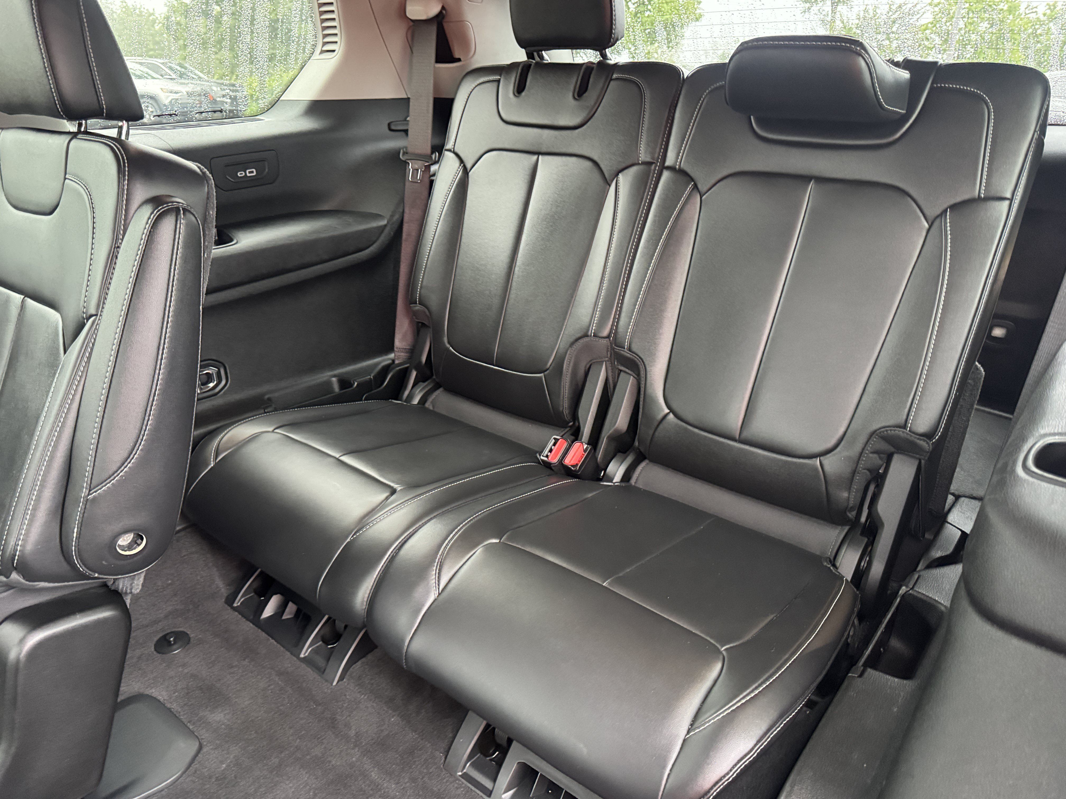 Used 2022 Jeep Grand Cherokee L Limited w/ Black Appearance Package AWD/4WD image 17