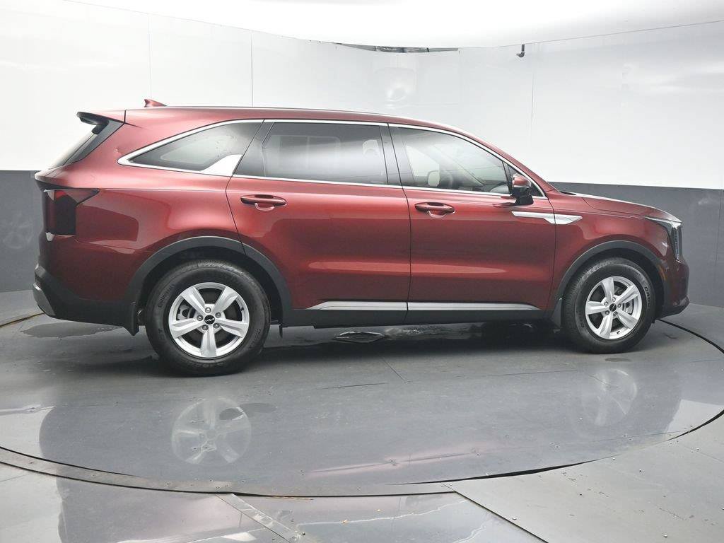 Used 2025 Kia Sorento LX FWD image 8