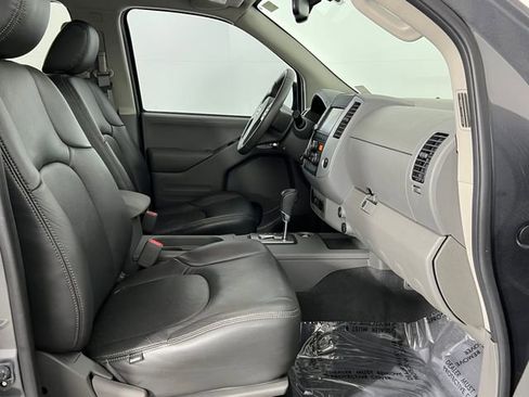 Used 2020 Nissan Frontier SV image 9