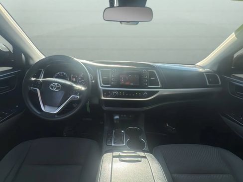 Used 2019 Toyota Highlander LE FWD image 9