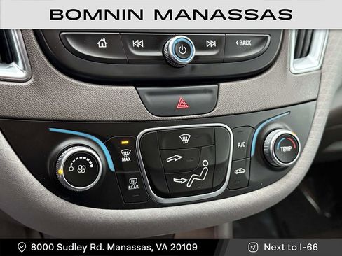 Used 2017 Chevrolet Malibu LT image 21