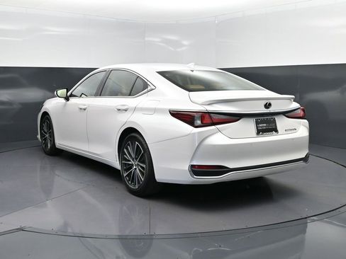 Certified 2023 Lexus ES 300h w/ Premium Package image 5