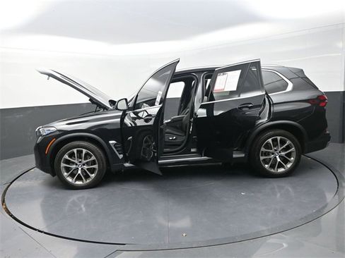 Used 2024 BMW X5 xDrive40i w/ Premium Package image 38