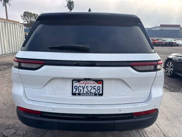 Used 2023 Jeep Grand Cherokee Altitude RWD image 6