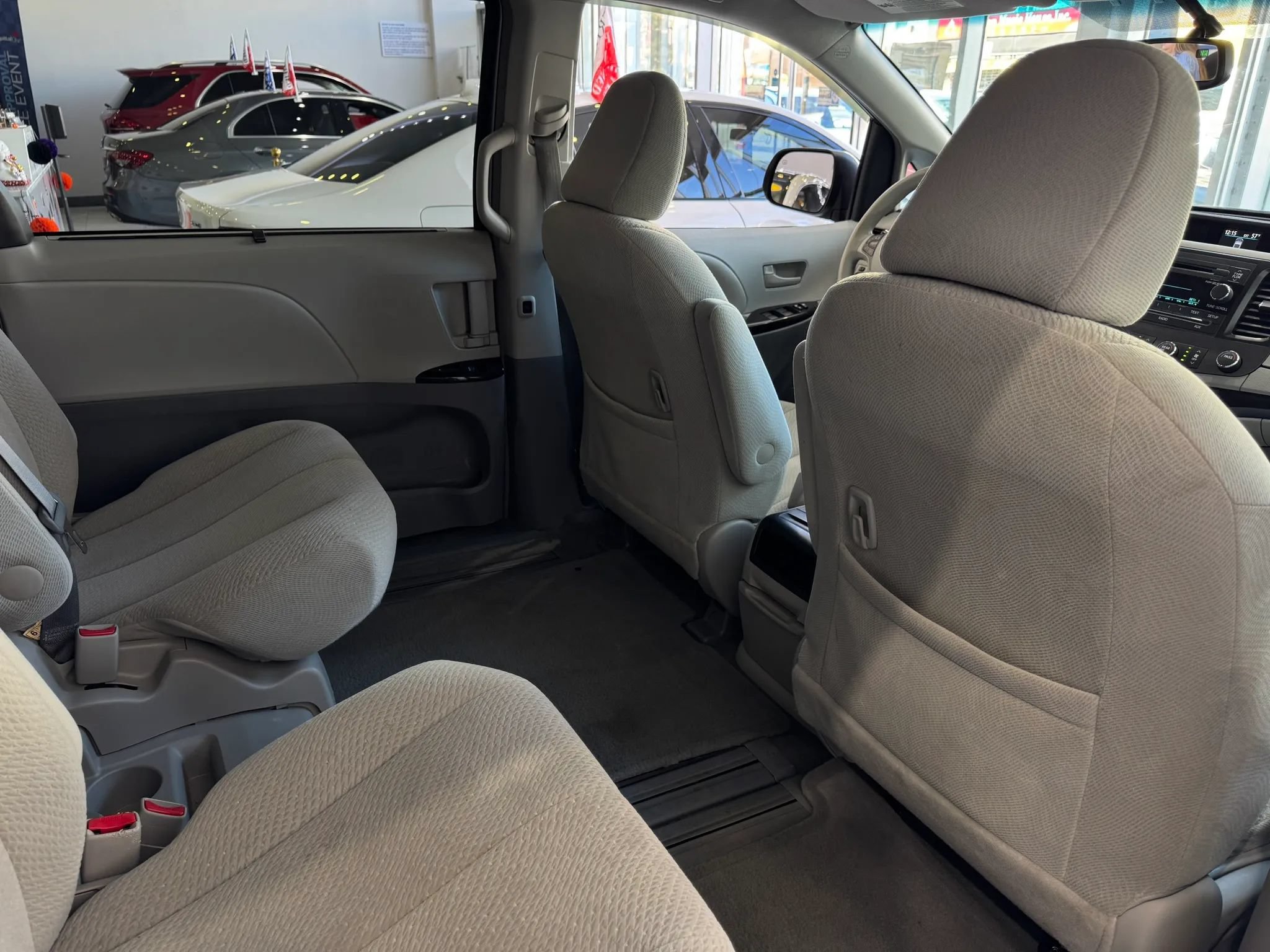 Used 2012 Toyota Sienna LE FWD image 28