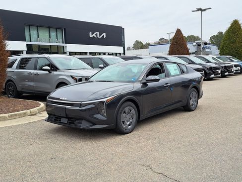 New 2025 Kia K4 LX image 1