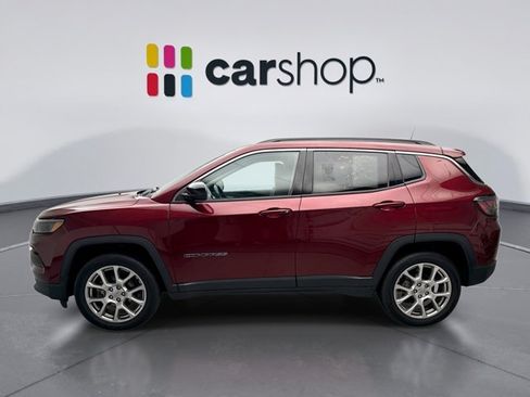 Used 2022 Jeep Compass Latitude w/ Sun and Sound Group AWD/4WD image 2