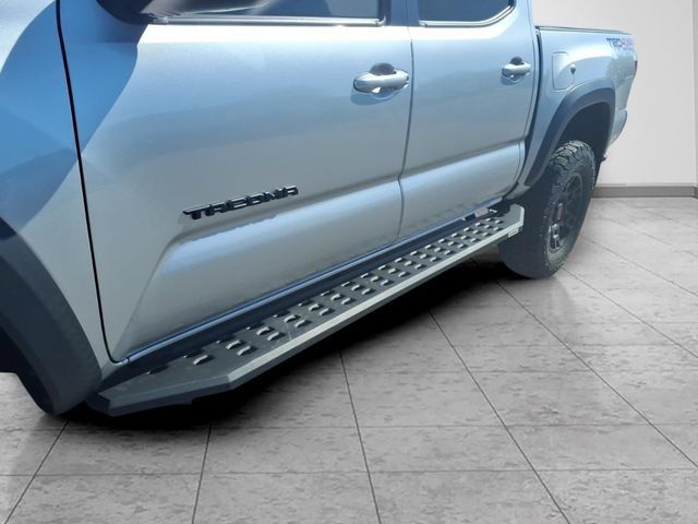 Used 2022 Toyota Tacoma TRD Off-Road w/ Technology Package AWD/4WD image 8