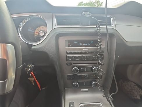 Used 2011 Ford Mustang GT Premium image 25