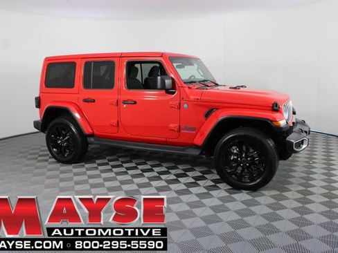 Used 2025 Jeep Wrangler Unlimited Sahara AWD/4WD image 1