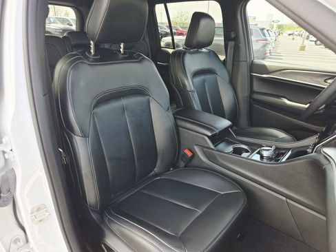 Used 2024 Jeep Grand Cherokee Limited image 17