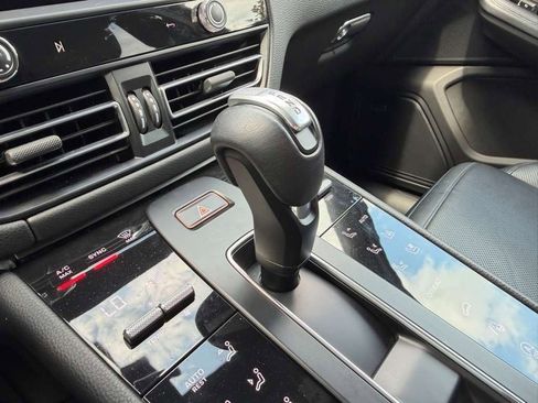 Certified 2024 Porsche Macan AWD/4WD image 14