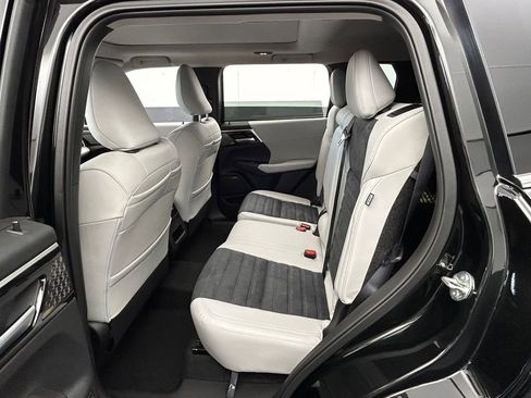 New 2026 Mitsubishi Outlander SE image 38